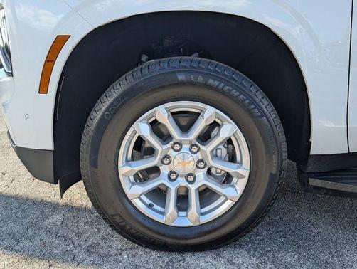 Summit White 2026 Chevrolet Suburban LT
