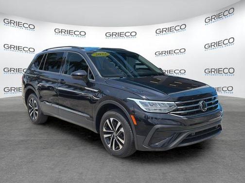 Deep Black Pearl Effect 2022 Volkswagen Tiguan 2.0T S