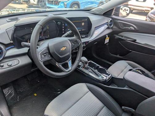 Mosaic Black Metallic 2026 Chevrolet Trax LT