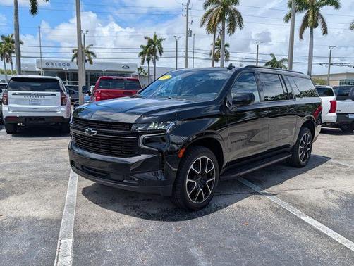 2023 Chevrolet Suburban RST