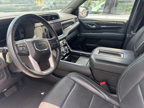 Summit White 2023 GMC Yukon Denali