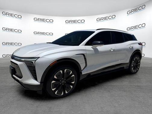 Iridescent Pearl Tricoat 2024 Chevrolet Blazer EV RS