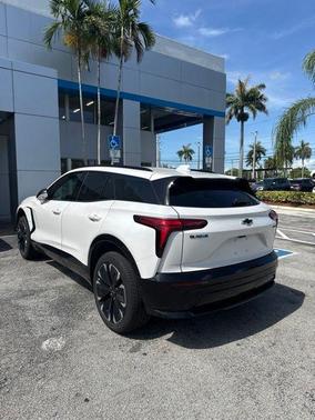 Iridescent Pearl Tricoat 2024 Chevrolet Blazer EV RS