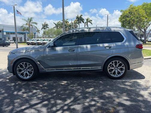 Gray Metallic 2023 BMW X7 xDrive40i