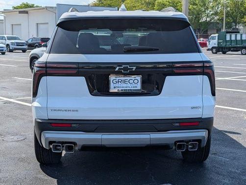 Summit White 2026 Chevrolet Traverse LT