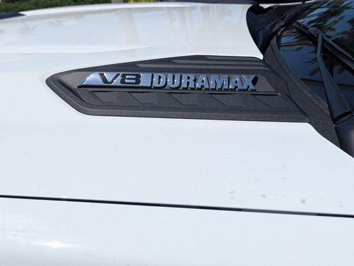 Summit White 2026 Chevrolet Silverado 2500 Custom