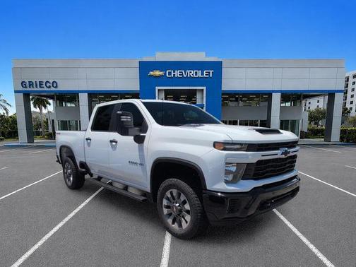 Summit White 2026 Chevrolet Silverado 2500 Custom