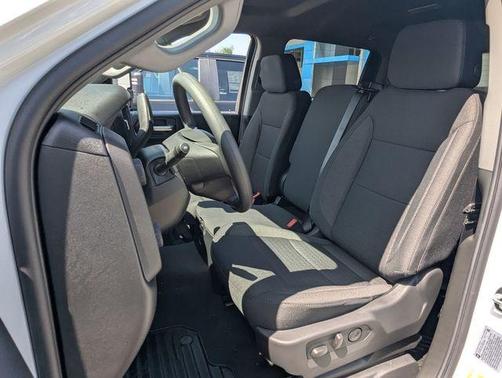 Summit White 2026 Chevrolet Silverado 2500 Custom