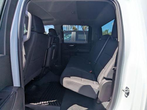 Summit White 2026 Chevrolet Silverado 2500 Custom