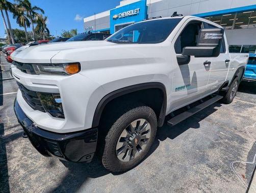 Summit White 2026 Chevrolet Silverado 2500 Custom