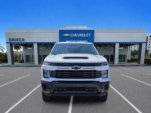 Summit White 2026 Chevrolet Silverado 2500 Custom