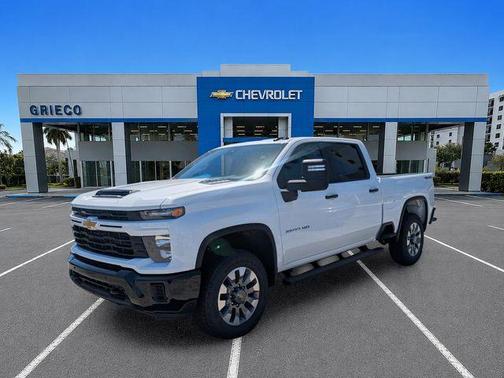Summit White 2026 Chevrolet Silverado 2500 Custom