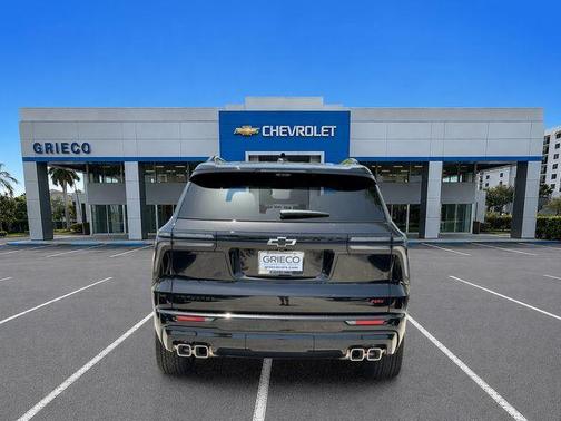 Mosaic Black Metallic 2026 Chevrolet Traverse RS