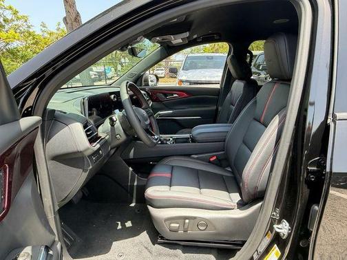 Mosaic Black Metallic 2026 Chevrolet Traverse RS