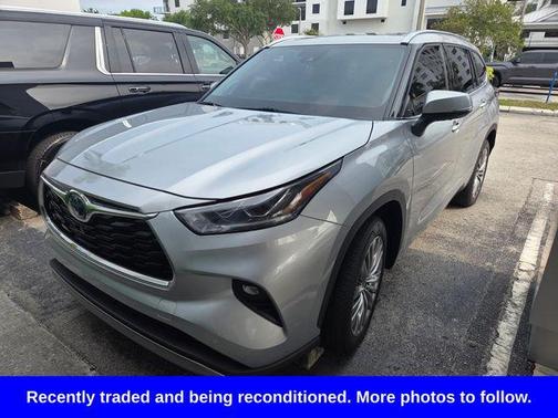 Celestial Silver Metallic 2022 Toyota Highlander Hybrid Platinum
