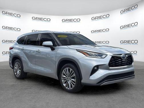Celestial Silver Metallic 2022 Toyota Highlander Hybrid Platinum