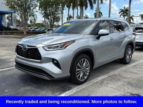 Celestial Silver Metallic 2022 Toyota Highlander Hybrid Platinum