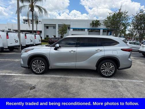 Celestial Silver Metallic 2022 Toyota Highlander Hybrid Platinum
