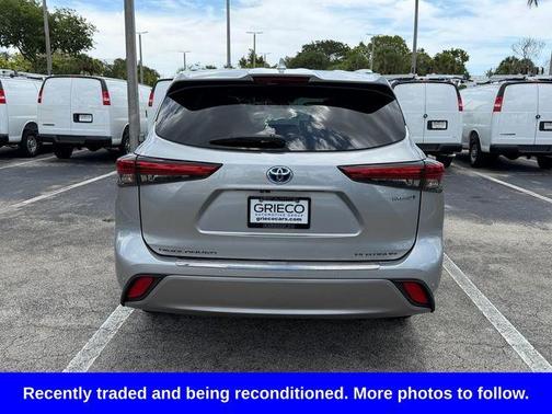 Celestial Silver Metallic 2022 Toyota Highlander Hybrid Platinum