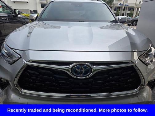 Celestial Silver Metallic 2022 Toyota Highlander Hybrid Platinum