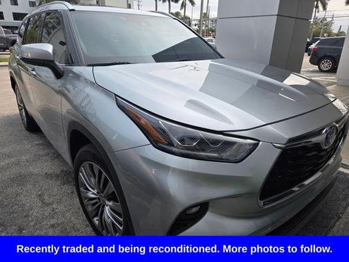 Celestial Silver Metallic 2022 Toyota Highlander Hybrid Platinum