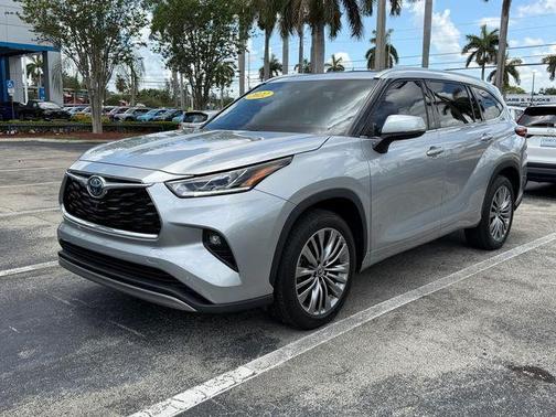Celestial Silver Metallic 2022 Toyota Highlander Hybrid Platinum