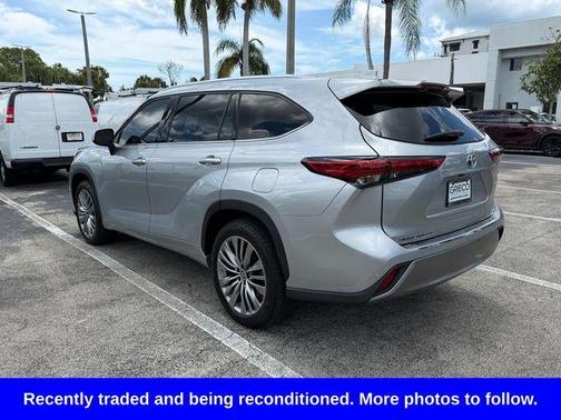 Celestial Silver Metallic 2022 Toyota Highlander Hybrid Platinum