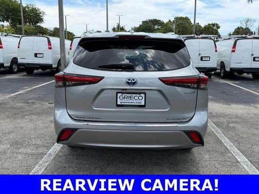 Celestial Silver Metallic 2022 Toyota Highlander Hybrid Platinum