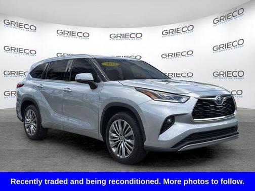 Celestial Silver Metallic 2022 Toyota Highlander Hybrid Platinum