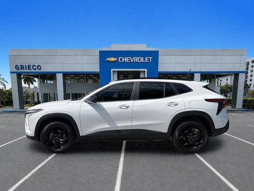 Summit White 2026 Chevrolet Trax LT
