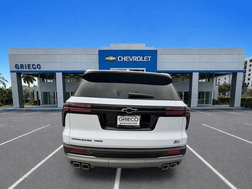Polar White 2026 Chevrolet Traverse Z71