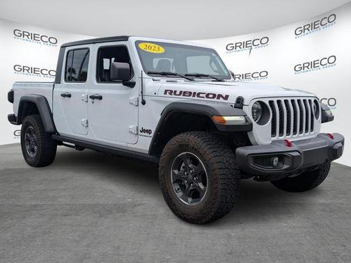 Bright White Clearcoat 2023 Jeep Gladiator Rubicon