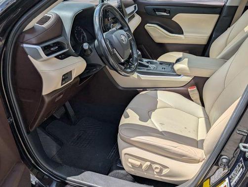 Midnight Black Metallic 2020 Toyota Highlander XLE