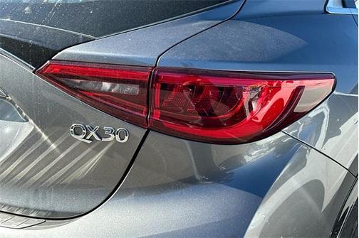 2018 INFINITI QX30 Premium