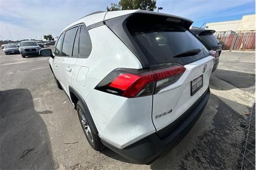 2022 Toyota RAV4 XLE