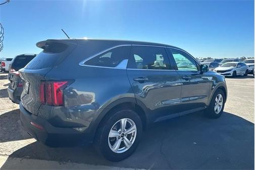 2022 Kia Sorento LX