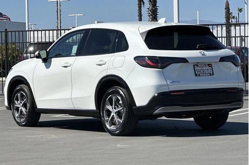 White 2024 Honda HR-V EX-L