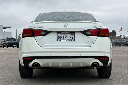 White 2019 Nissan Altima 2.5 SV