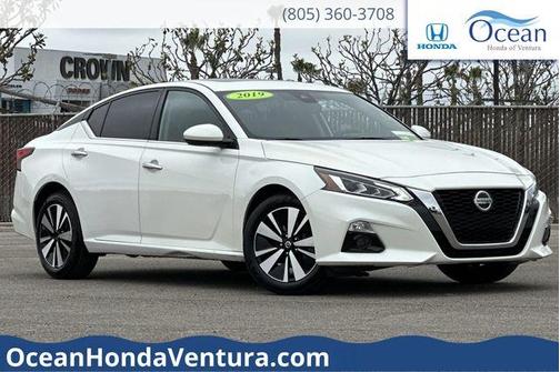 White 2019 Nissan Altima 2.5 SV