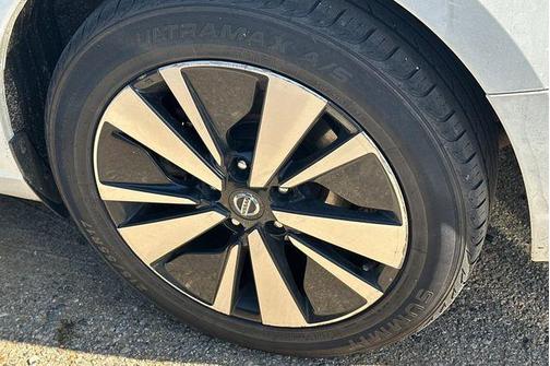 White 2019 Nissan Altima 2.5 SV