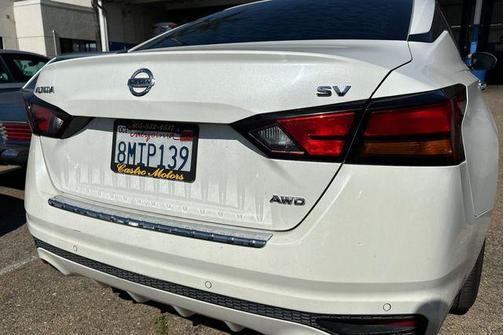 White 2019 Nissan Altima 2.5 SV