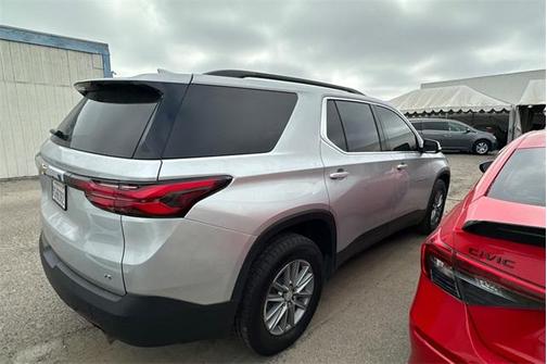 2022 Chevrolet Traverse LT Leather