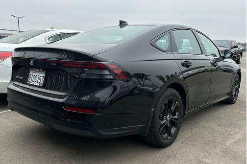Crystal Black Pearl 2025 Honda Accord SE