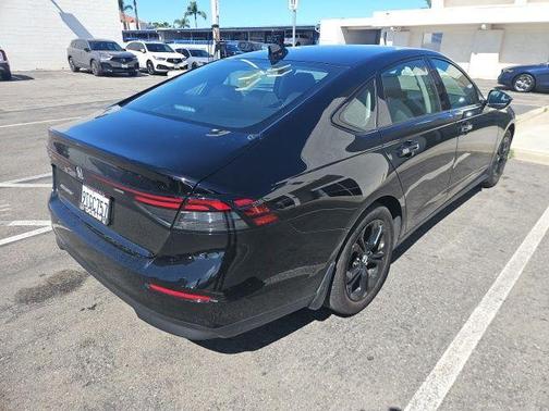 Crystal Black Pearl 2025 Honda Accord SE