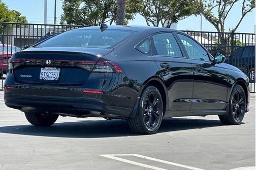 Crystal Black Pearl 2025 Honda Accord SE