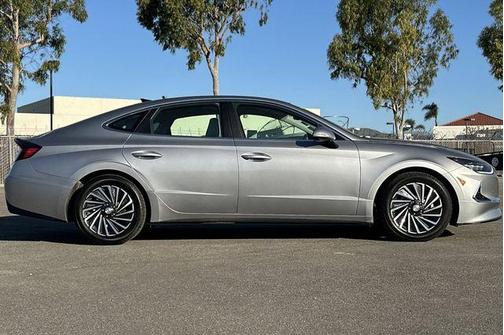 2021 Hyundai SONATA Hybrid Limited