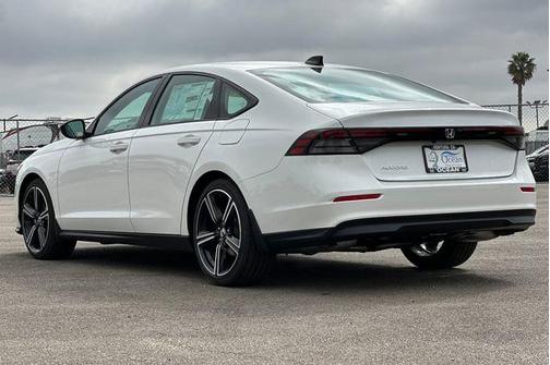 Platinum White Pearl 2026 Honda Accord SE