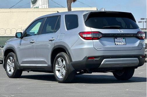 Silver 2025 Honda Pilot EX-L