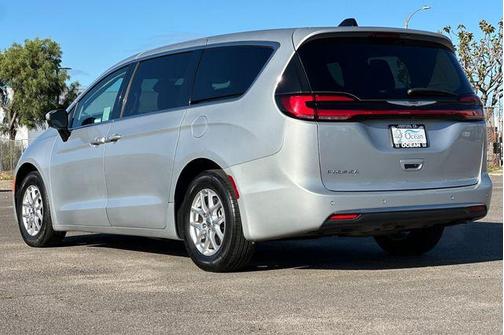 2023 Chrysler Pacifica Touring-L
