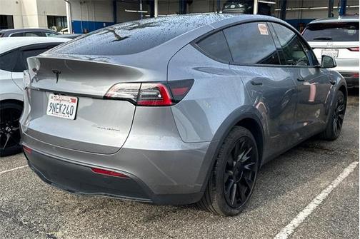 2024 Tesla Model Y Long Range